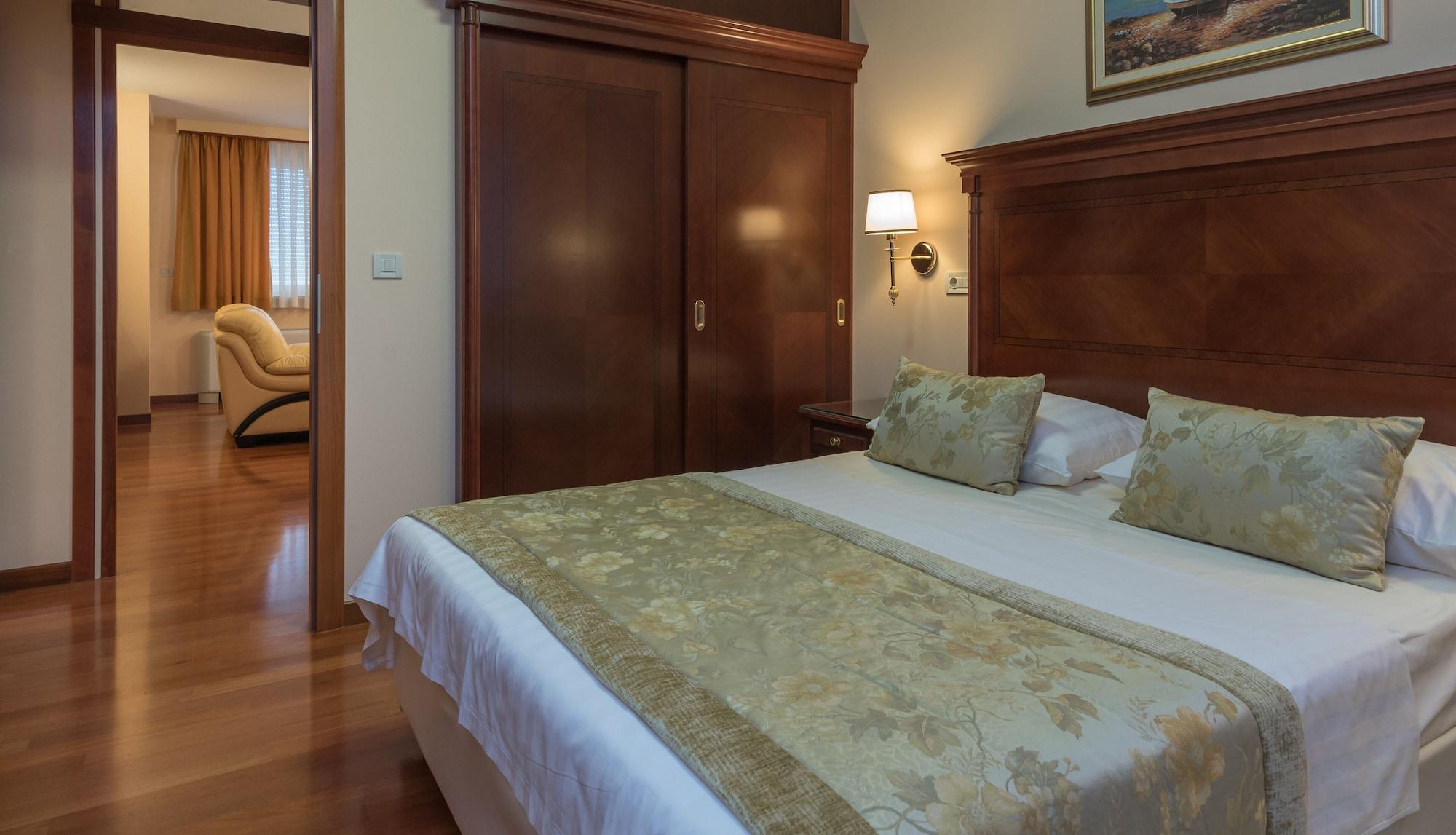 Hotel Trogir Palace ภายนอก รูปภาพ