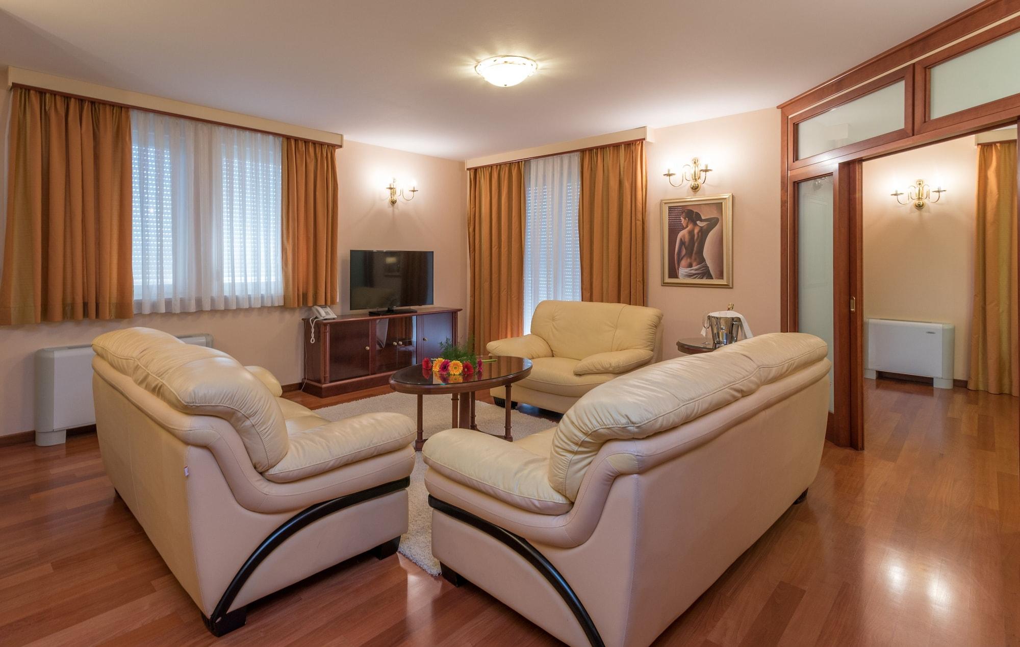 Hotel Trogir Palace ภายนอก รูปภาพ
