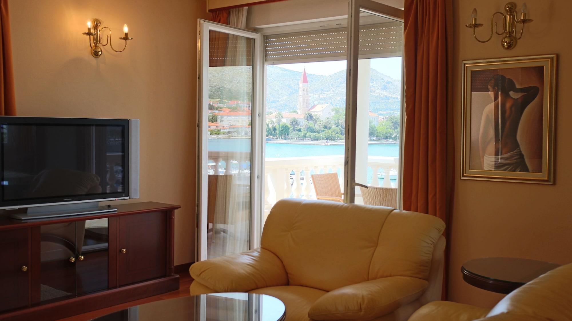 Hotel Trogir Palace ภายนอก รูปภาพ