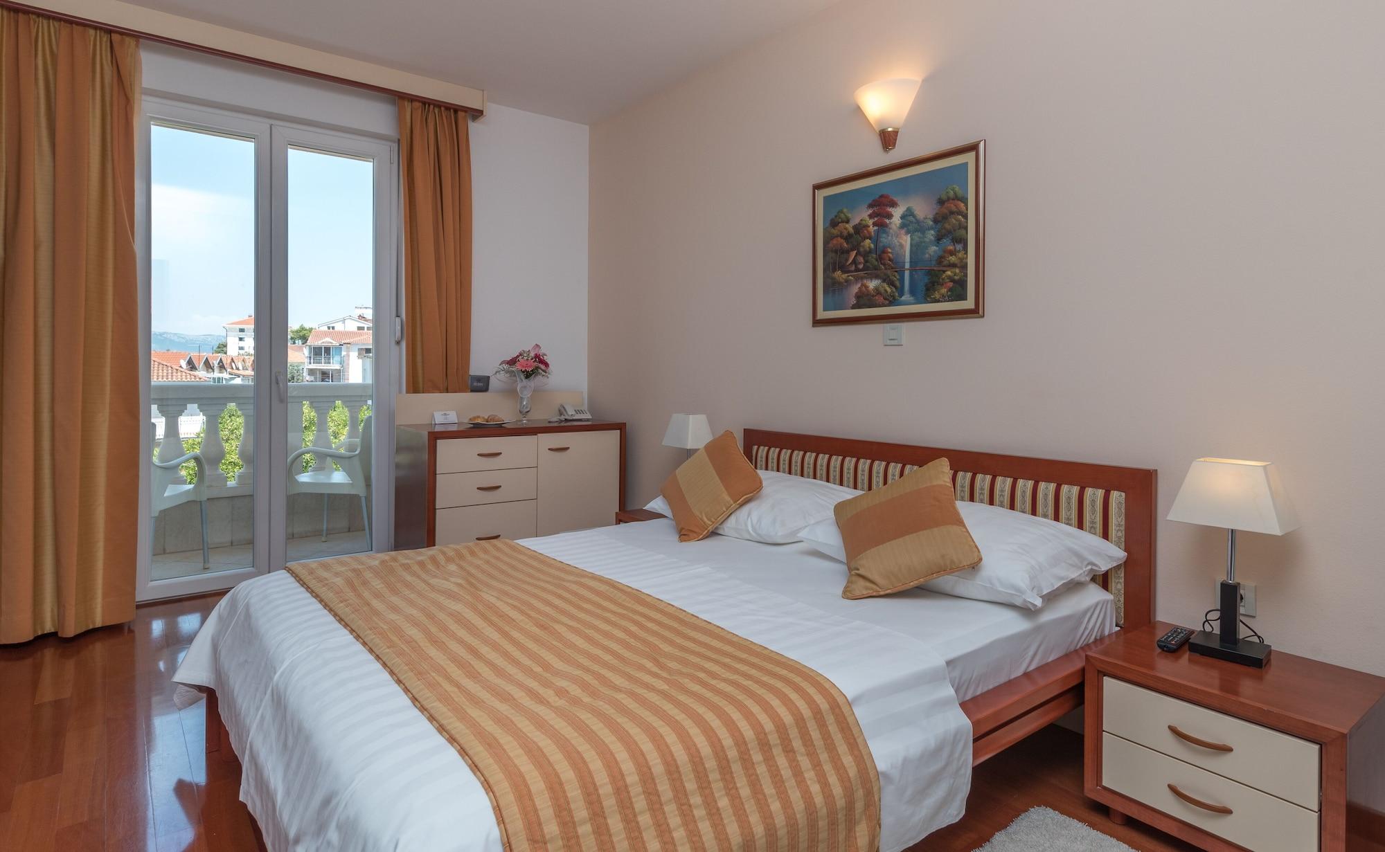 Hotel Trogir Palace ภายนอก รูปภาพ