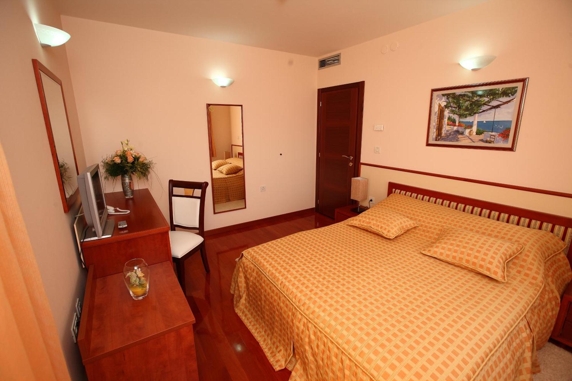Hotel Trogir Palace ภายนอก รูปภาพ