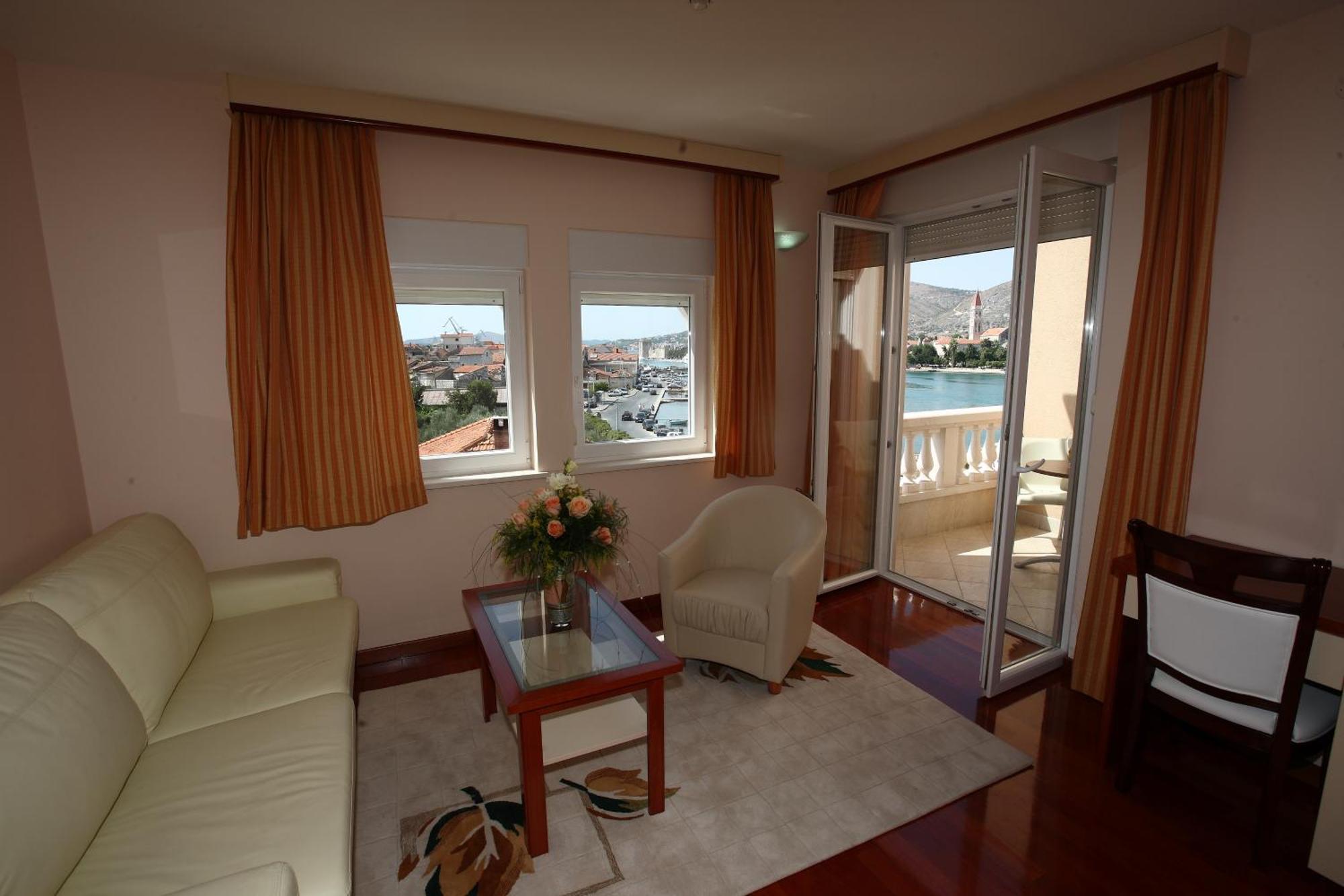 Hotel Trogir Palace ภายนอก รูปภาพ