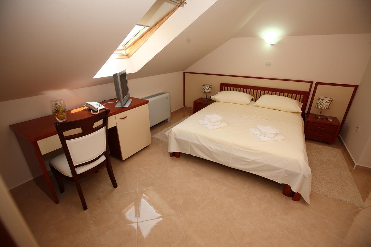 Hotel Trogir Palace ภายนอก รูปภาพ