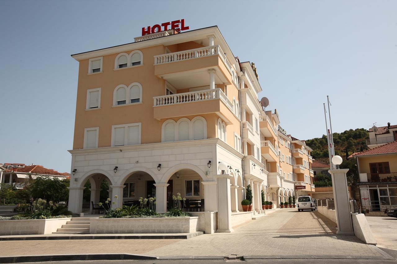Hotel Trogir Palace ภายนอก รูปภาพ