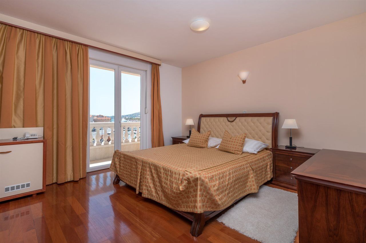 Hotel Trogir Palace ภายนอก รูปภาพ